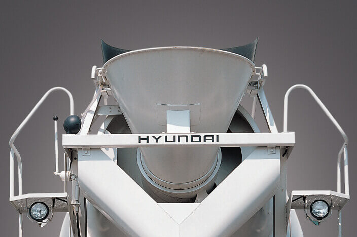 xe bồn trộn Hyundai HD270 Mixer ngoại thất 3