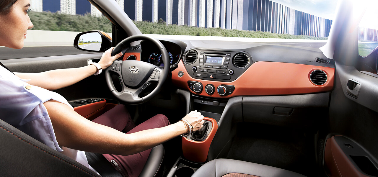 Nội thất Hyundai Grand i10 sedan 1,2MT BASE 1
